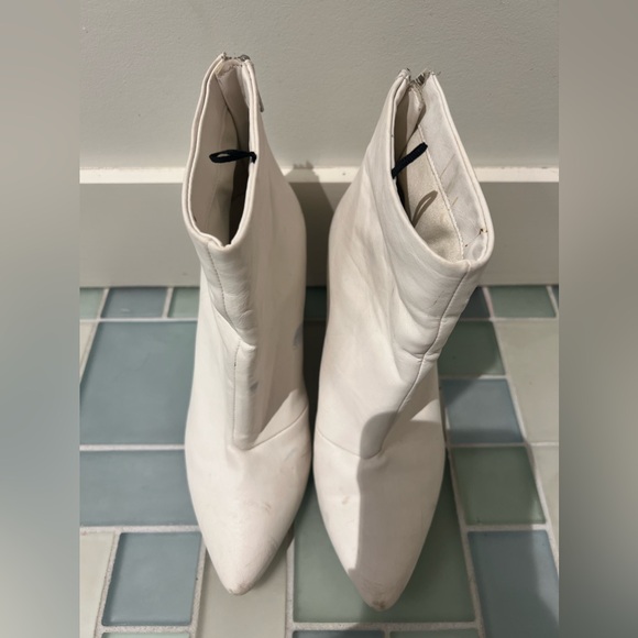 H&M white wedge 60s style gogo boots in white leather. - Picture 5 of 15